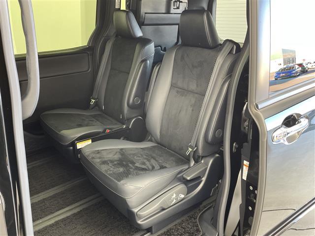 ヴォクシー ＺＳ　煌ＩＩＩ　純正メモリナビ　トヨタセーフティセンス　プリクラッシュセーフティ　レーンディパーチャーアラート　クルーズコントロール　前後クリアランスソナー　両側パワースライドドア　バックモニター　ＥＴＣ（12枚目）