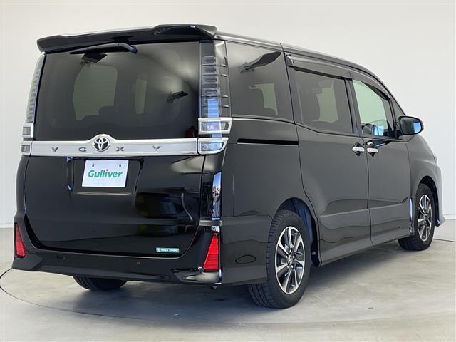 ヴォクシー ＺＳ　煌ＩＩＩ　純正メモリナビ　トヨタセーフティセンス　プリクラッシュセーフティ　レーンディパーチャーアラート　クルーズコントロール　前後クリアランスソナー　両側パワースライドドア　バックモニター　ＥＴＣ（17枚目）