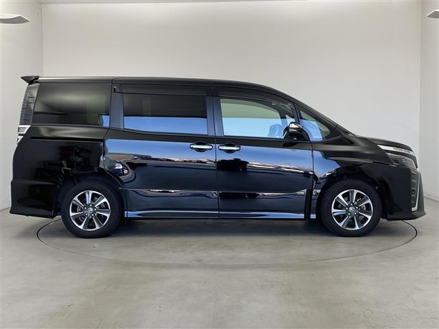 ヴォクシー ＺＳ　煌ＩＩＩ　純正メモリナビ　トヨタセーフティセンス　プリクラッシュセーフティ　レーンディパーチャーアラート　クルーズコントロール　前後クリアランスソナー　両側パワースライドドア　バックモニター　ＥＴＣ（19枚目）