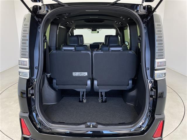 ヴォクシー ＺＳ　煌ＩＩＩ　純正メモリナビ　トヨタセーフティセンス　プリクラッシュセーフティ　レーンディパーチャーアラート　クルーズコントロール　前後クリアランスソナー　両側パワースライドドア　バックモニター　ＥＴＣ（27枚目）