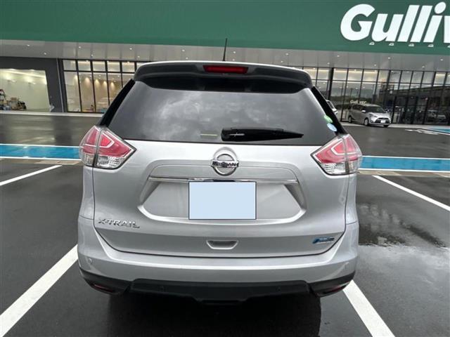 エクストレイル ２０Ｘ　ＨＶエクストリーマＸエマジェンシーブレーキＰ　サンルーフ　メーカーナビ　フルセグ　Ｂｌｕｅｔｏｏｔｈ　アラウンドビューモニター　革巻きステアリング　ステアリングリモコン　コーナーセンサー　ビルトインＥＴＣ　スタッドレスアルミセット　オートライト（3枚目）