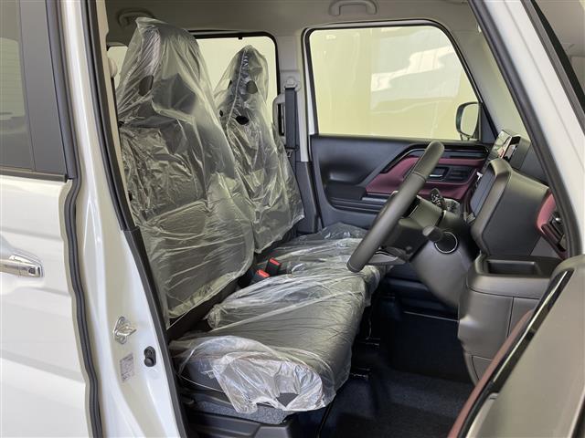 スペーシアカスタム ハイブリッドＸＳ　４ＷＤ　禁煙車　スズキコネクトナビ（ＢＴ／ＦＭ／ＡＭ／フルセグＴＶ）　全周囲カメラ　ステアリングスイッチ　ステアリングヒーター　ハーフレザーシート　シートヒーター　両側パワースライドドア（8枚目）