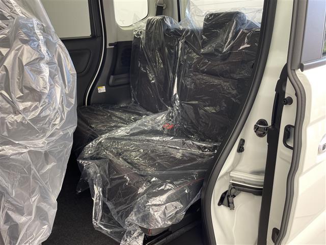 スペーシアカスタム ハイブリッドＸＳ　４ＷＤ　禁煙車　スズキコネクトナビ（ＢＴ／ＦＭ／ＡＭ／フルセグＴＶ）　全周囲カメラ　ステアリングスイッチ　ステアリングヒーター　ハーフレザーシート　シートヒーター　両側パワースライドドア（11枚目）