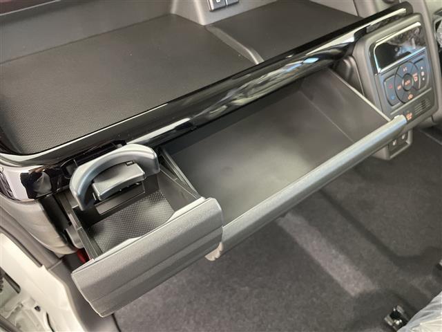 スペーシアカスタム ハイブリッドＸＳ　４ＷＤ　禁煙車　スズキコネクトナビ（ＢＴ／ＦＭ／ＡＭ／フルセグＴＶ）　全周囲カメラ　ステアリングスイッチ　ステアリングヒーター　ハーフレザーシート　シートヒーター　両側パワースライドドア（30枚目）