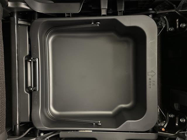 スペーシアカスタム ハイブリッドＸＳ　４ＷＤ　禁煙車　スズキコネクトナビ（ＢＴ／ＦＭ／ＡＭ／フルセグＴＶ）　全周囲カメラ　ステアリングスイッチ　ステアリングヒーター　ハーフレザーシート　シートヒーター　両側パワースライドドア（37枚目）