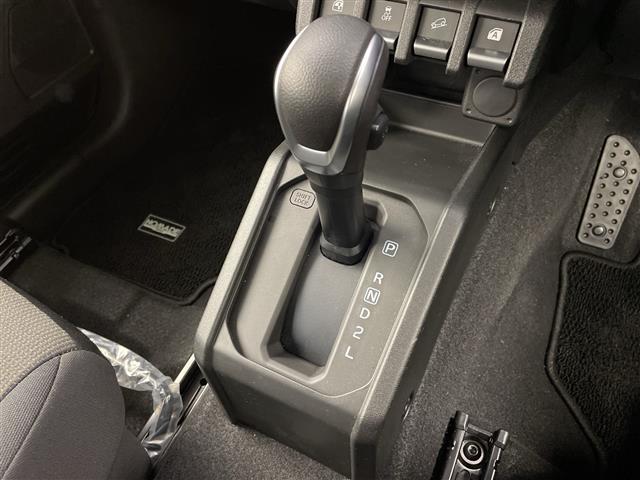ジムニーノマド ＦＣ　４ＷＤ　ステアリングスイッチ　ヒートミラー　ヘッドライトウォッシャー　ドアバイザー　フロントフォグライト　電格ミラー　ウィンカーミラー　取扱説明書　保証書　点検記録簿（23枚目）