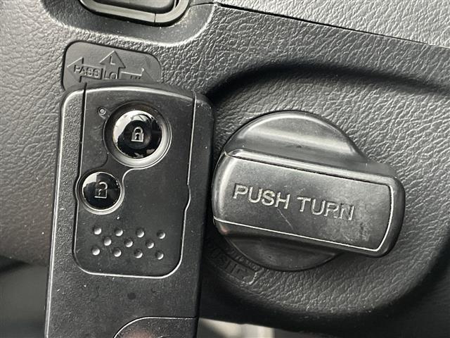 ゼストスパーク Ｗターボ　ターボ　ＡＡＣ　リモコンキー　パワーステアリング　パワーウィンドウ　ディーラーオプションメモリナビＡＭ／ＦＭ／ワンセグＴＶ　盗難防止装置　運転席＋助手席エアバッグ　純正フロアマット（7枚目）