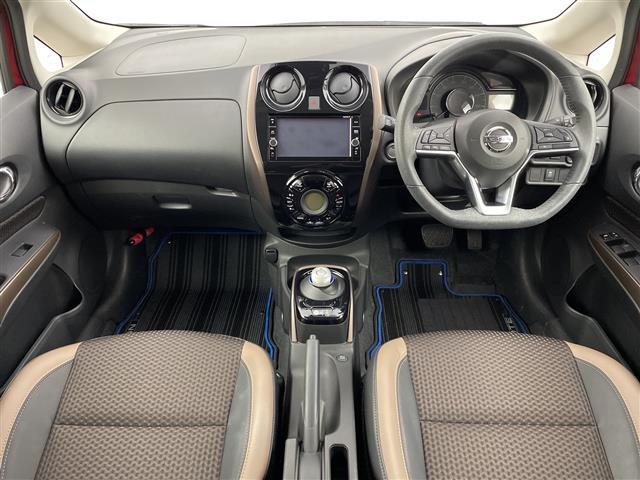 ノート e-パワー メダリスト FOUR ワンオーナー 純正SDナビ アラウンドビューモニター フルセグ 純正ETC ハーフレザーシート デジタルインナーミラー LEDオートライト フォグランプ 追従クルコン レーンアシスト コーナーセンサー(2枚目)