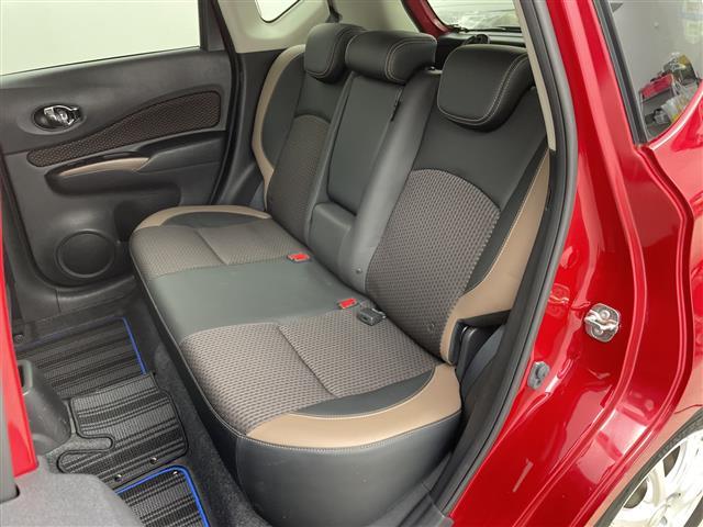 ノート ｅ－パワー　メダリスト　ＦＯＵＲ　ワンオーナー　純正ＳＤナビ　アラウンドビューモニター　フルセグ　純正ＥＴＣ　ハーフレザーシート　デジタルインナーミラー　ＬＥＤオートライト　フォグランプ　追従クルコン　レーンアシスト　コーナーセンサー（13枚目）