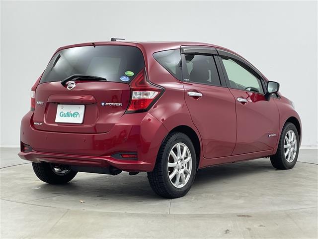 ノート ｅ－パワー　メダリスト　ＦＯＵＲ　ワンオーナー　純正ＳＤナビ　アラウンドビューモニター　フルセグ　純正ＥＴＣ　ハーフレザーシート　デジタルインナーミラー　ＬＥＤオートライト　フォグランプ　追従クルコン　レーンアシスト　コーナーセンサー（18枚目）