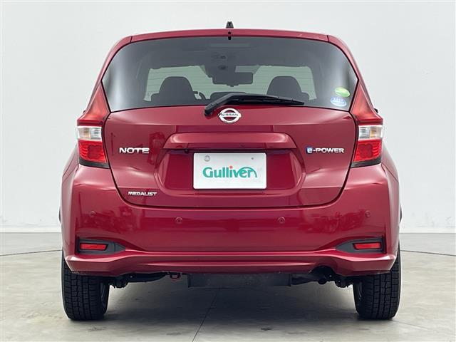 ノート ｅ－パワー　メダリスト　ＦＯＵＲ　ワンオーナー　純正ＳＤナビ　アラウンドビューモニター　フルセグ　純正ＥＴＣ　ハーフレザーシート　デジタルインナーミラー　ＬＥＤオートライト　フォグランプ　追従クルコン　レーンアシスト　コーナーセンサー（19枚目）