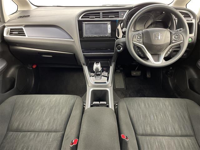 シャトル ハイブリッド　ホンダセンシング　ホンダセンシング／衝突軽減ブレーキ／レーダークルーズコントロール／レーンキープアシスト／純正ディーラーＯＰナビ／バックカメラ／ビルトインＥＴＣ／プッシュスタート／社外１５インチアルミホイール（2枚目）