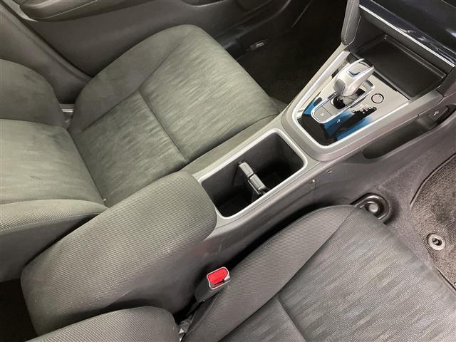 シャトル ハイブリッド　ホンダセンシング　ホンダセンシング／衝突軽減ブレーキ／レーダークルーズコントロール／レーンキープアシスト／純正ディーラーＯＰナビ／バックカメラ／ビルトインＥＴＣ／プッシュスタート／社外１５インチアルミホイール（8枚目）