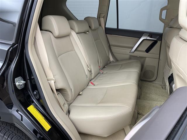 ランドクルーザープラド TX Lパッケージ マットブラックエディション プリクラッシュセーフティ/レーダークルーズコントロール/レーンディパーチャーアラート/パーキングサポートブレーキ/ロードサインアシスト/サンルーフ/ベージュ革シート/エアシート/シートヒーター(12枚目)