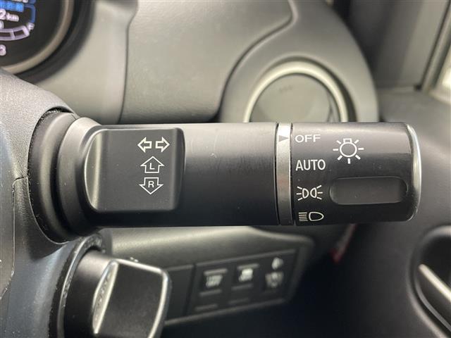 デミオ １３－スカイアクティブ　ステアリングスイッチ☆ハンドブレーキ☆カードホルダー☆純正ドアバイザー☆リモコンキー☆スペアキー☆アイドリングストップ☆純正メモリナビ☆ワンセグ☆フルフラットシート☆純正フロアマット（32枚目）