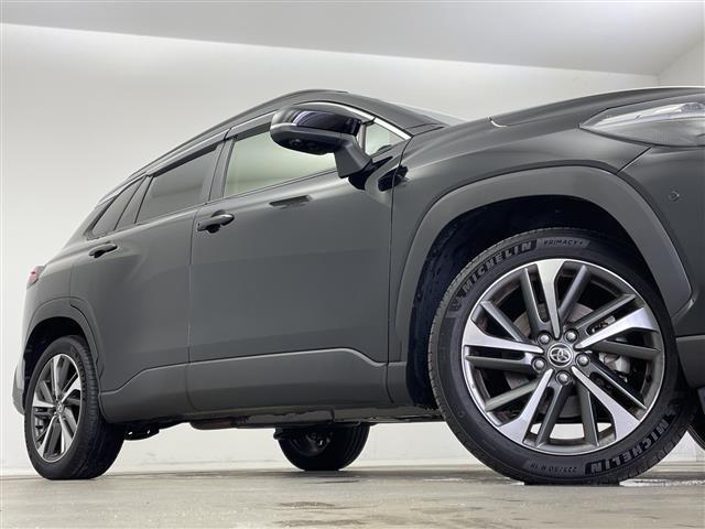 カローラクロス ハイブリッド　Ｚ　純正メモリナビ（ＢＴ／ＦＭ／ＡＭ／フルセグＴＶ）　全周囲カメラ　ステアリングスイッチ　ハーフレザーシート　シートヒーター　パワーシート　電動リアゲート　ブラインドスポットモニター　電格ミラー（16枚目）