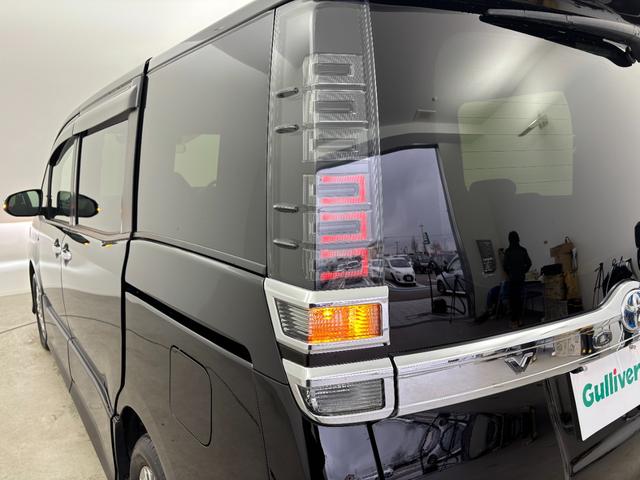 ヴォクシー ハイブリッドＺＳ　煌ＩＩ　社外９インチナビ（ＭＤＪ－Ｍ９０６ＨＤＬ）フルセグＴＶ　ＦＭ／ＡＭ／ＢＴ／ＣＤ／ＤＶＤバックカメラ　ＥＴＣ　ドライブレコーダー（ＤＲＶ－ＭＲ７４０）　シートヒーター　両側パワースライドドアスマートキー（56枚目）