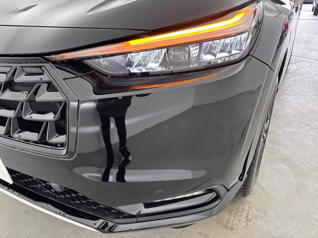 ヴェゼル ｅ：ＨＥＶ　Ｚ　登録済未使用車　Ｈｏｎｄａ　ＣＯＮＮＥＣＴディスプレイ　フルセグＴＶ　ＥＴＣ２．０　ワイヤレス充電器　レーダークルコン　衝突軽減ブレーキ　レーンキープアシスト　横滑り防止装置　ハーフレザーシート（53枚目）