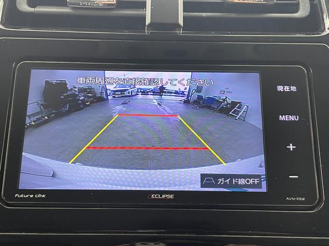 プリウス Ｓセーフティプラス　４ＷＤ　社外ナビ　バックカメラ　コーナーセンサー　衝突被害軽減システム　レーダークルーズコントロール　レーンキープアシスト　横滑り防止装置　純正フロアマット　オートＬＥＤライト　ステアリングスイッチ（3枚目）