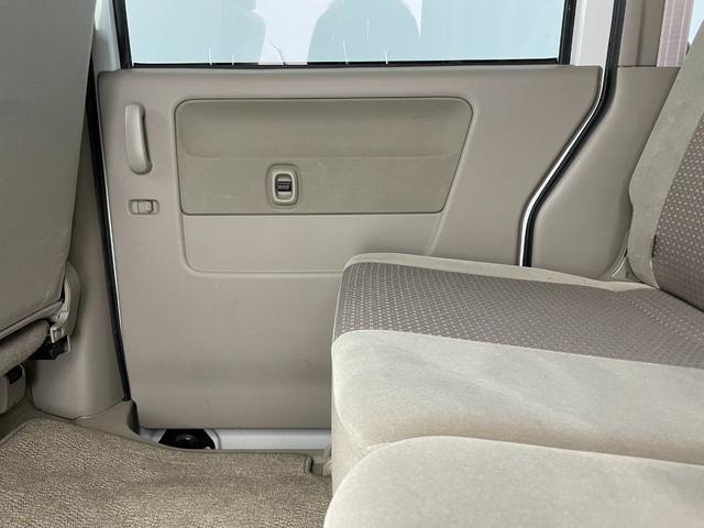 ＮＶ１００クリッパーリオ Ｅ　４ＷＤ　ポータブルナビ　ワンセグＴＶ　ＡＭ／ＦＭ／ＣＤ／ＵＳＢ／ＡＵＸプレイヤー　純正ＡＷ付きサマータイヤ積込　片側パワースライドドア　シートヒーター　社外１３インチＡＷ　リモコンキー　スペアキー有（31枚目）