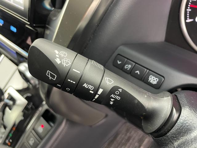 ヴェルファイア ２．５Ｚ　Ｇエディション　純正１０型ナビ　バックカメラ　純正１２型後席モニター　両側パワースライドドア　パワーバックドア　レザーシート　パワーシート　メモリシート　シートヒーター　トヨタセーフティセンス　純正アルミホイール（12枚目）