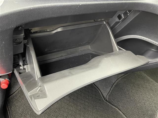 シエンタ ハイブリッド　ファンベースＧ　１オーナー　純正９型ナビ　フルセグＴＶ　ｂｌｕｅｔｏｏｔｈ　全周囲カメラ　ビルトインＥＴＣ　両側パワスラ　前席シートヒーター　ステアリングヒーター　衝突防止　レーンキープ　先行車発進告知　ＬＥＤ（20枚目）