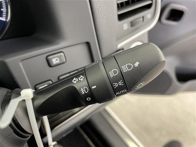 クラウンハイブリッド アスリートＳ　Ｆｏｕｒ　４ＷＤ　純正ナビ　フルセグＴＶ　バックカメラ　社外ＡＷ付き冬タイヤ積込　レーダークルーズコントロール　プリクラッシュセーフティ　レーンキープアシスト　ＬＥＤヘッドライト　オートライト　クリアランスソナ（11枚目）