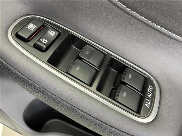 クラウンハイブリッド アスリートＳ　Ｆｏｕｒ　４ＷＤ　純正ナビ　フルセグＴＶ　バックカメラ　社外ＡＷ付き冬タイヤ積込　レーダークルーズコントロール　プリクラッシュセーフティ　レーンキープアシスト　ＬＥＤヘッドライト　オートライト　クリアランスソナ（14枚目）