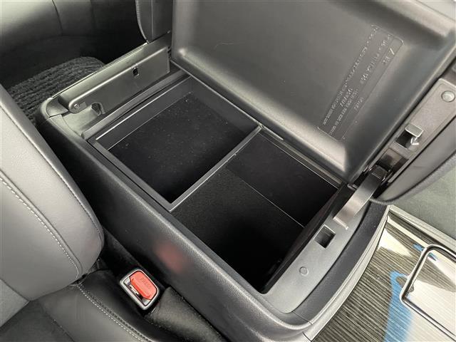 クラウンハイブリッド アスリートＳ　Ｆｏｕｒ　４ＷＤ　純正ナビ　フルセグＴＶ　バックカメラ　社外ＡＷ付き冬タイヤ積込　レーダークルーズコントロール　プリクラッシュセーフティ　レーンキープアシスト　ＬＥＤヘッドライト　オートライト　クリアランスソナ（31枚目）