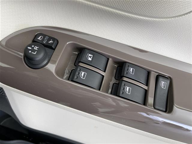 ムーヴキャンバス Ｘリミテッドメイクアップ　ＳＡＩＩ　社外ナビ　バックカメラ　ドライブレコーダー　両側パワースライドドア　衝突被害軽減システム　横滑り防止装置　アイドリングストップ　社外アルミホイール付冬タイヤ有　オートハロゲンライト　スマートキー（13枚目）