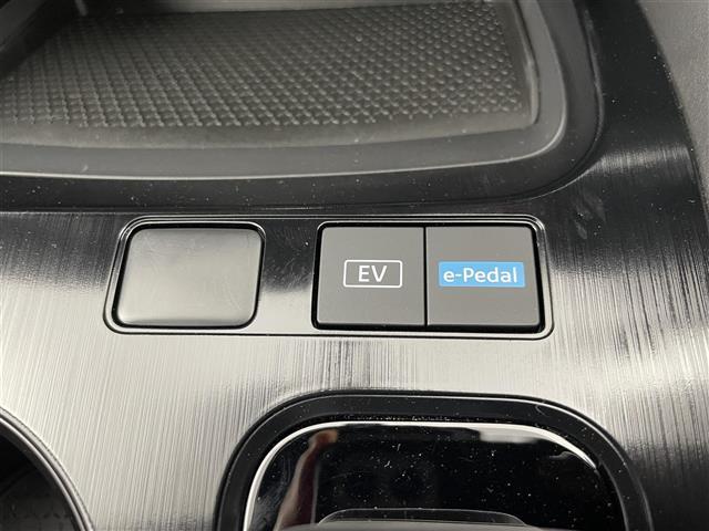 エクストレイル X e-4ORCE 純正12型ナビ 全方位カメラ ETC デジタルインナーミラー レザーシート パワーシート メモリシート シートヒーター ハンドルヒーター プロパイロット コーナーセンサー 純正アルミホイール 保証書(17枚目)