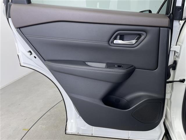 エクストレイル X e-4ORCE 純正12型ナビ 全方位カメラ ETC デジタルインナーミラー レザーシート パワーシート メモリシート シートヒーター ハンドルヒーター プロパイロット コーナーセンサー 純正アルミホイール 保証書(27枚目)