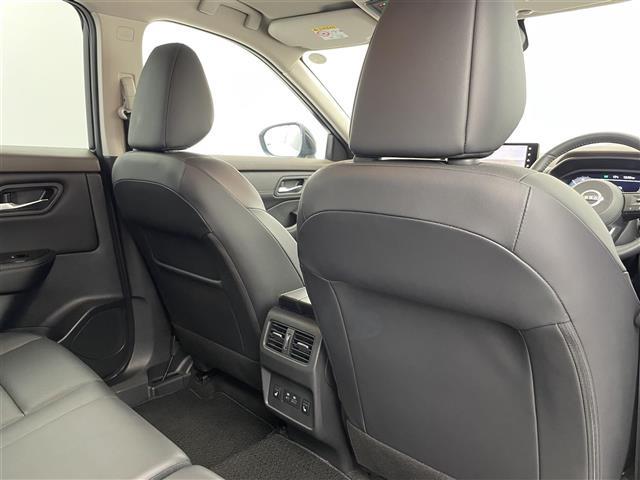 エクストレイル X e-4ORCE 純正12型ナビ 全方位カメラ ETC デジタルインナーミラー レザーシート パワーシート メモリシート シートヒーター ハンドルヒーター プロパイロット コーナーセンサー 純正アルミホイール 保証書(28枚目)