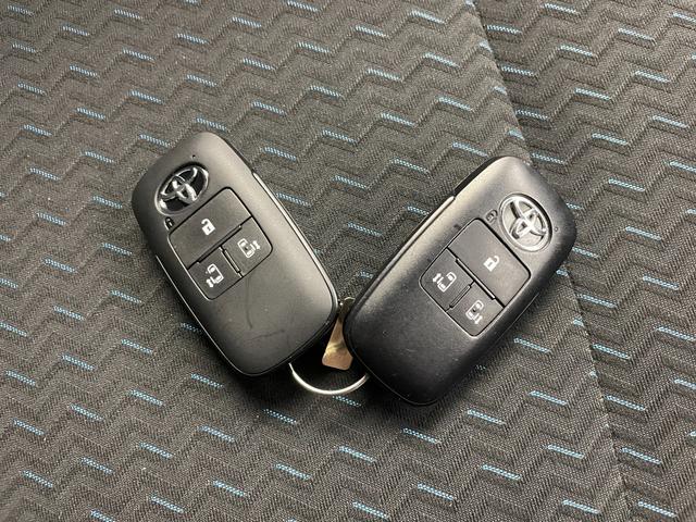 ルーミー カスタムＧ　純正９型ディスプレイオーディオ　バックカメラ　両側パワースライドドア　衝突被害軽減システム　レーダークルーズコントロール　コーナーセンサー　横滑り防止装置　純正アルミホイール　オートＬＥＤライト（5枚目）