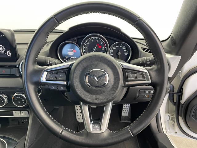 ロードスター Ｓレザーパッケージ　純正ナビ（ＣＤ　ＤＶＤ　フルセグＴＶ　ＢＴ　ＣａｒＰｌａｙ）バックカメラ　コーナーセンサー　ＥＴＣ　黒革　シートヒーター　ドラレコ（ＨＤＲ－３５２ＧＨ）衝突軽減　ＢＳＭシステム　アダプティブＬＥＤ（12枚目）