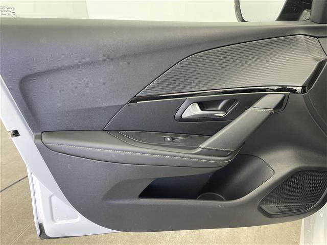 208 GT 純正ナビ アラウンドビューモニター 衝突被害軽減ブレーキ アダプティブクルーズコントロール レーンキープアシスト オートLEDヘッドライト クリアランスソナー ハーフレザーシート 前席シートヒーター(22枚目)