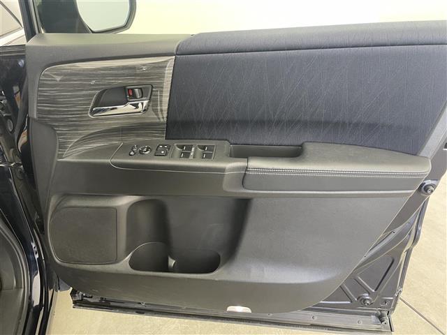 オデッセイ アブソルート・２０ｔｈアニバーサリーパッケージ　純正ナビ　バックカメラ　ドライブレコーダー　ＥＴＣ　両側パワースライドドア　ハーフレザー　衝突被害軽減システム　レーダークルーズコントロール　純正アルミホイール　純正フロアマット　オートＬＥＤライト（20枚目）