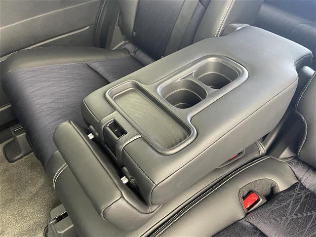 オデッセイ アブソルート・２０ｔｈアニバーサリーパッケージ　純正ナビ　バックカメラ　ドライブレコーダー　ＥＴＣ　両側パワースライドドア　ハーフレザー　衝突被害軽減システム　レーダークルーズコントロール　純正アルミホイール　純正フロアマット　オートＬＥＤライト（30枚目）