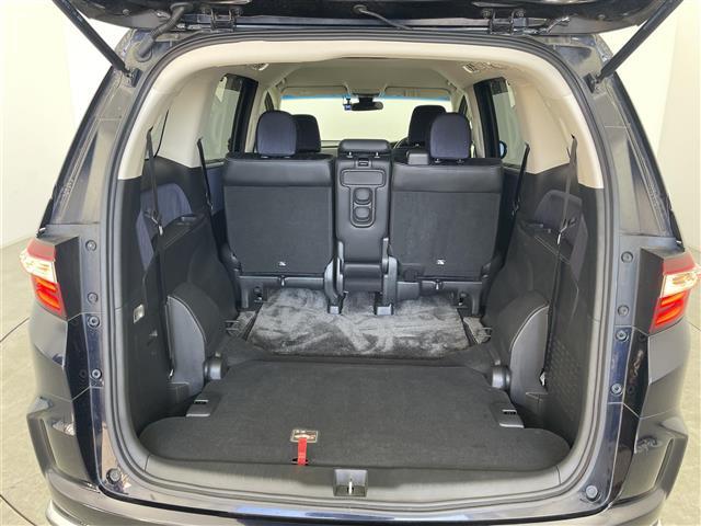 オデッセイ アブソルート・２０ｔｈアニバーサリーパッケージ　純正ナビ　バックカメラ　ドライブレコーダー　ＥＴＣ　両側パワースライドドア　ハーフレザー　衝突被害軽減システム　レーダークルーズコントロール　純正アルミホイール　純正フロアマット　オートＬＥＤライト（33枚目）