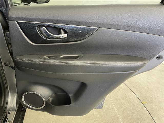 エクストレイル ２０Ｘ　エマージェンシーブレーキパッケージ　社外ナビ　バックカメラ　ドライブレコーダー　ＥＴＣ　衝突被害軽減システム　横滑り防止装置　アイドリングストップ　純正アルミホイール　純正フロアマット　オートＬＥＤライト　コーナーセンサー　スマートキー（25枚目）