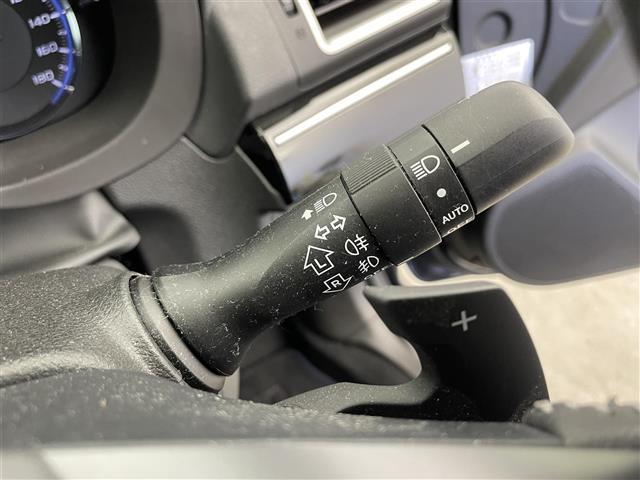 レヴォーグ １．６ＧＴアイサイト　純正ナビ　バックカメラ　ドライブレコーダー　ＥＴＣ　衝突被害軽減システム　レーダークルーズコントロール　横滑り防止装置　アイドリングストップ　純正フロアマット　電子パーキング　オートＬＥＤライト（12枚目）