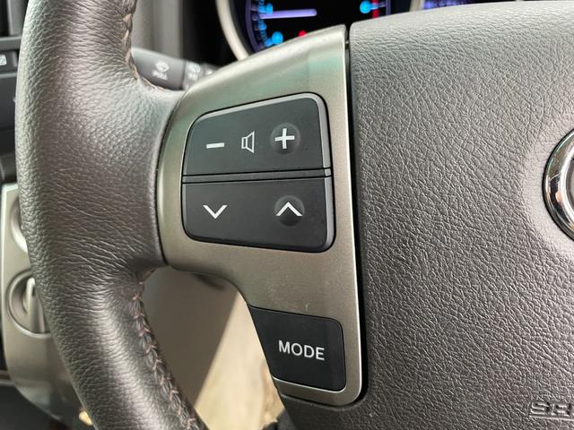 ランドクルーザー ＡＸ　Ｇセレクション　純正ナビ（ＣＤ　ＤＶＤ　ＭＳＶ）　バックカメラ　前後コーナーセンサー　ビルトインＥＴＣ　ベージュ革　前席パワーシート・シートヒーター　ＡＣＣ　純正スタッドレスＴセット積込み　スマートキー　ステップ（10枚目）