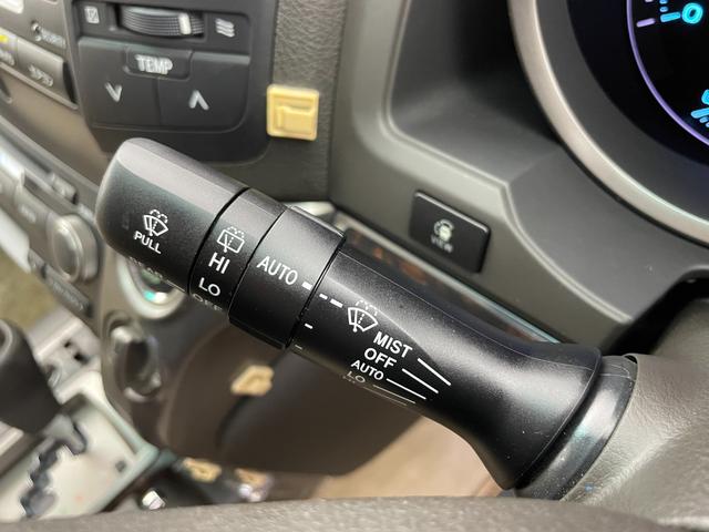 ランドクルーザー ＡＸ　Ｇセレクション　純正ナビ（ＣＤ　ＤＶＤ　ＭＳＶ）　バックカメラ　前後コーナーセンサー　ビルトインＥＴＣ　ベージュ革　前席パワーシート・シートヒーター　ＡＣＣ　純正スタッドレスＴセット積込み　スマートキー　ステップ（12枚目）