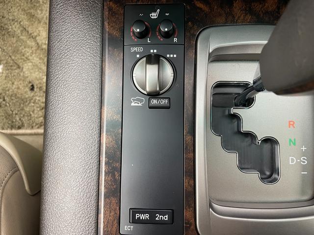 ランドクルーザー ＡＸ　Ｇセレクション　純正ナビ（ＣＤ　ＤＶＤ　ＭＳＶ）　バックカメラ　前後コーナーセンサー　ビルトインＥＴＣ　ベージュ革　前席パワーシート・シートヒーター　ＡＣＣ　純正スタッドレスＴセット積込み　スマートキー　ステップ（17枚目）