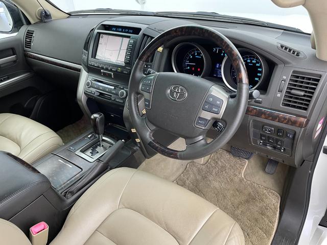 ランドクルーザー ＡＸ　Ｇセレクション　純正ナビ（ＣＤ　ＤＶＤ　ＭＳＶ）　バックカメラ　前後コーナーセンサー　ビルトインＥＴＣ　ベージュ革　前席パワーシート・シートヒーター　ＡＣＣ　純正スタッドレスＴセット積込み　スマートキー　ステップ（25枚目）