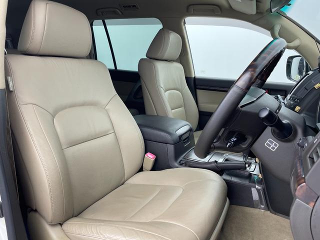 ランドクルーザー ＡＸ　Ｇセレクション　純正ナビ（ＣＤ　ＤＶＤ　ＭＳＶ）　バックカメラ　前後コーナーセンサー　ビルトインＥＴＣ　ベージュ革　前席パワーシート・シートヒーター　ＡＣＣ　純正スタッドレスＴセット積込み　スマートキー　ステップ（26枚目）