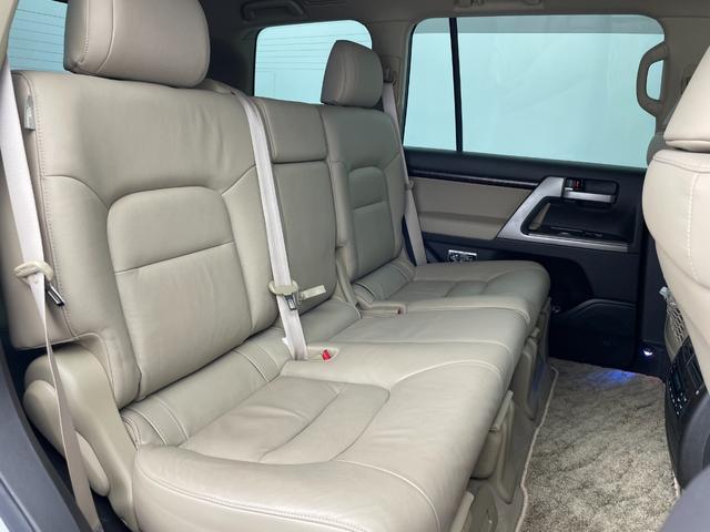 ランドクルーザー ＡＸ　Ｇセレクション　純正ナビ（ＣＤ　ＤＶＤ　ＭＳＶ）　バックカメラ　前後コーナーセンサー　ビルトインＥＴＣ　ベージュ革　前席パワーシート・シートヒーター　ＡＣＣ　純正スタッドレスＴセット積込み　スマートキー　ステップ（32枚目）