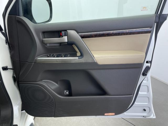 ランドクルーザー ＡＸ　Ｇセレクション　純正ナビ（ＣＤ　ＤＶＤ　ＭＳＶ）　バックカメラ　前後コーナーセンサー　ビルトインＥＴＣ　ベージュ革　前席パワーシート・シートヒーター　ＡＣＣ　純正スタッドレスＴセット積込み　スマートキー　ステップ（41枚目）