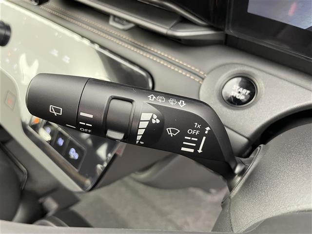 セレナ ｅ－パワー　ハイウェイスターＶ　登録済未使用車　１２．３型アドバンスドドライブアシストディスプレイ　ＴＶ　アラウンドビューモニター　両側パワースライドドア　プロパイロット　インテリジェントルームミラー　ワイヤレス充電　ＥＴＣ２．０（10枚目）