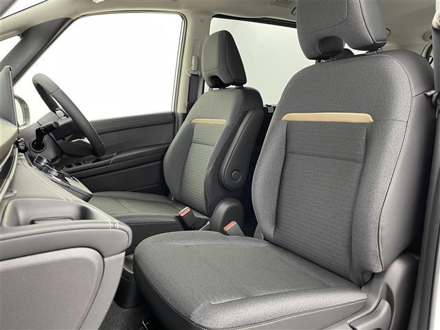 セレナ ｅ－パワー　ハイウェイスターＶ　登録済未使用車　１２．３型アドバンスドドライブアシストディスプレイ　ＴＶ　アラウンドビューモニター　両側パワースライドドア　プロパイロット　インテリジェントルームミラー　ワイヤレス充電　ＥＴＣ２．０（21枚目）